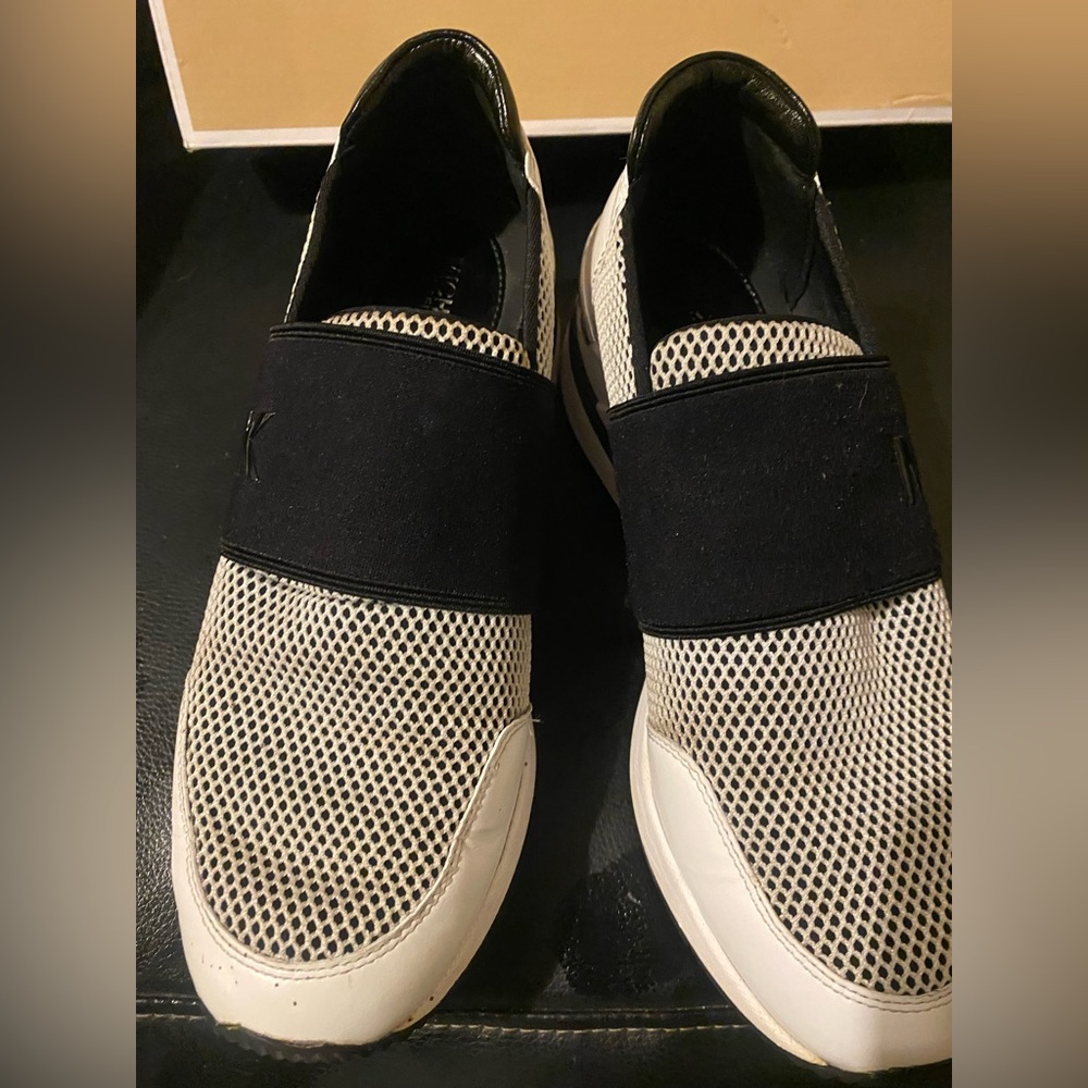 Preloved w/box Michael Kors monochrome slip-on Sneakers for women’s, size 7.5 - Picture 8 of 15